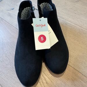 Cat & Jack Black Ankle Boots NWT size 5
